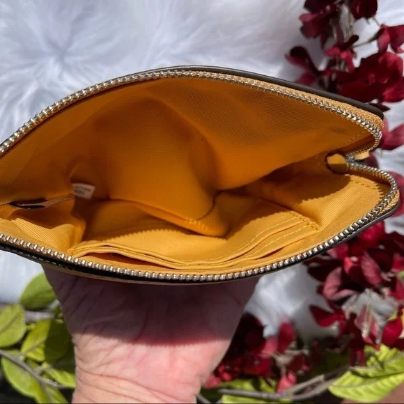 NWT COACH Leather Wristlet With Horse & Carriage Print - Picture 8 of 11